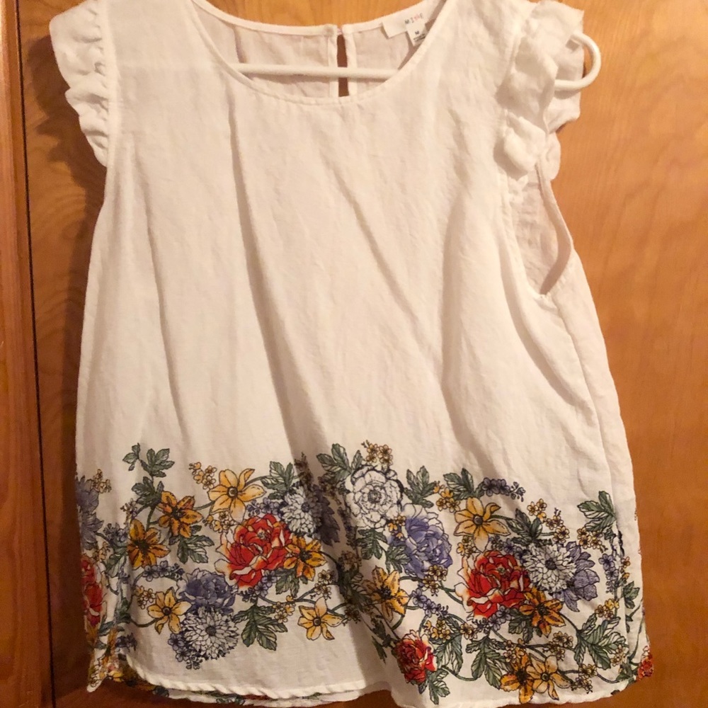 Pretty and light floral blouse.